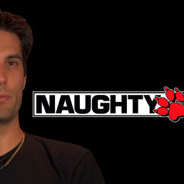 Montage d'une photo de Christian Gyrling en 2015 sur un fond noir avec le logo de Naughty Dog.