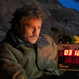 Photo de Pedro Pascal sur le tournage de la saison 1 de la série The Last of Us (HBO).
