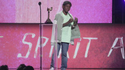 Lors de la cérémonie des Spirit Awards il a obtenu le prix de la meilleure performance révolutionnaire dans une série.