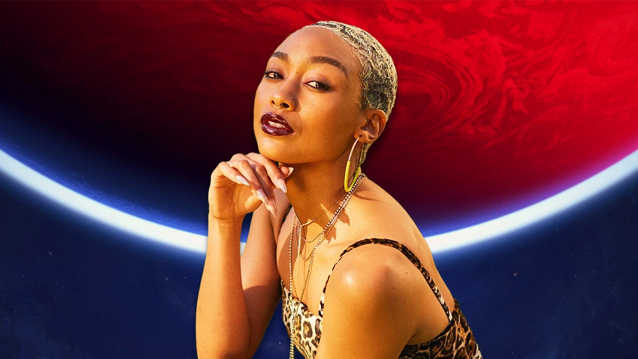 Montage d'une photo de Tati Gabrielle avec la planète rouge d'Intergalatic The Heretic Prophet en arrière-plan.